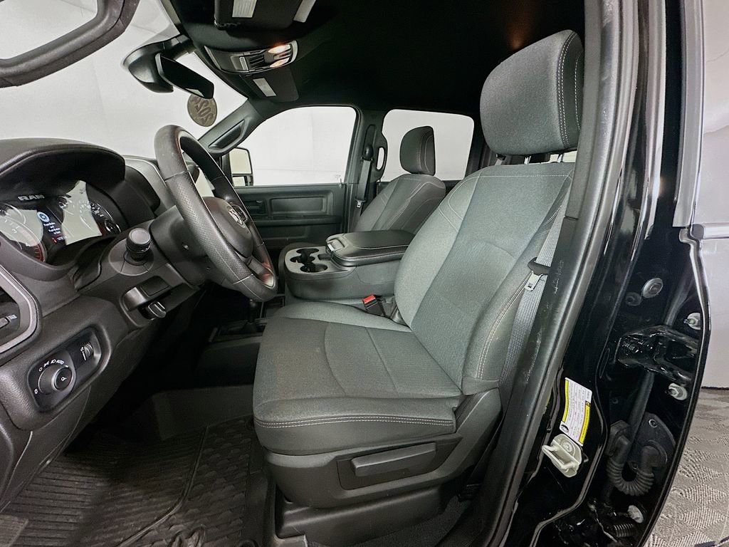 Certified 2024 RAM 3500 Tradesman w/ Chrome Appearance Group AWD/4WD image 32