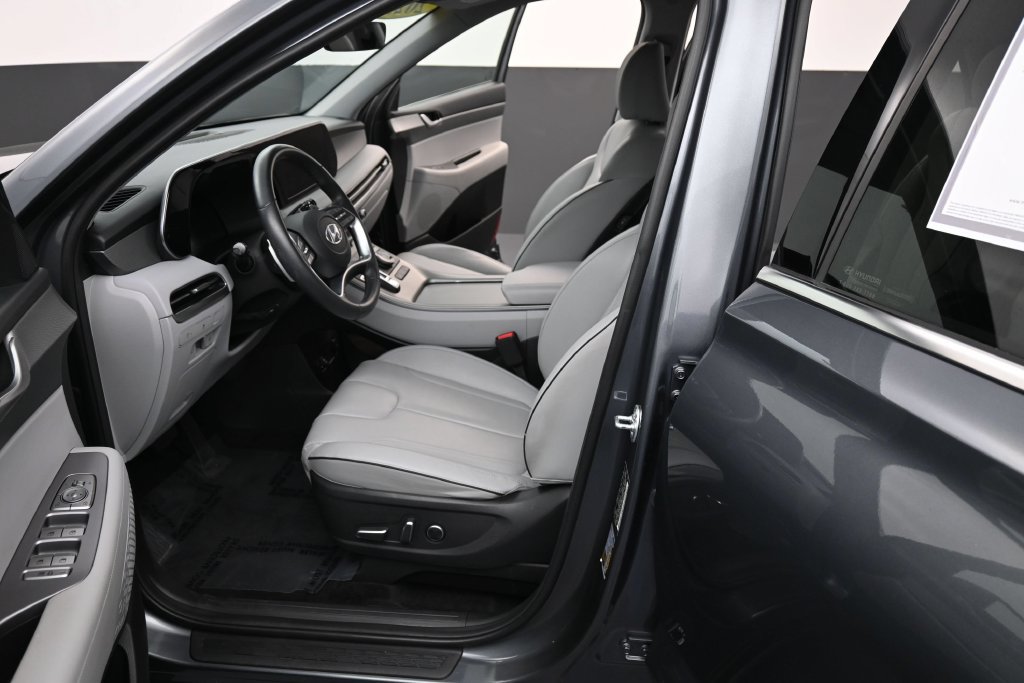 Certified 2025 Hyundai Palisade SEL FWD image 12