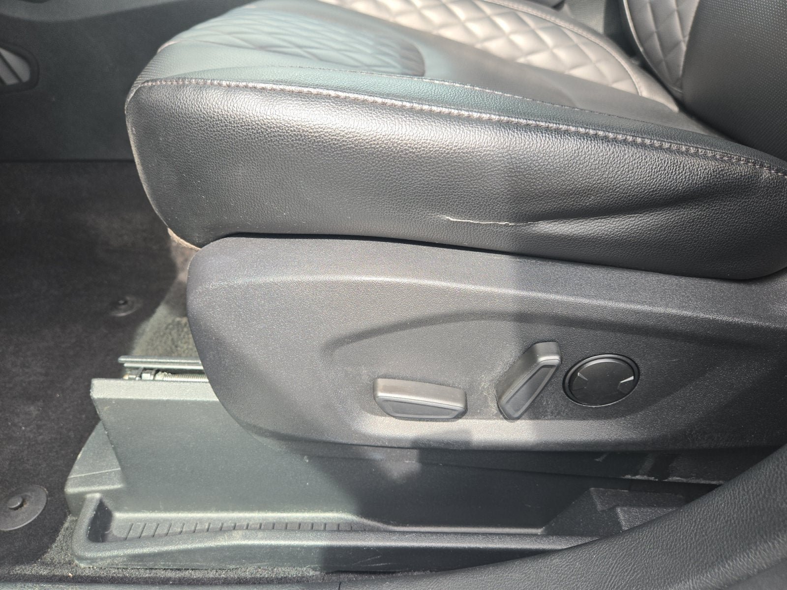 Used 2024 Ford Edge Titanium w/ Equipment Group 301A AWD/4WD image 12