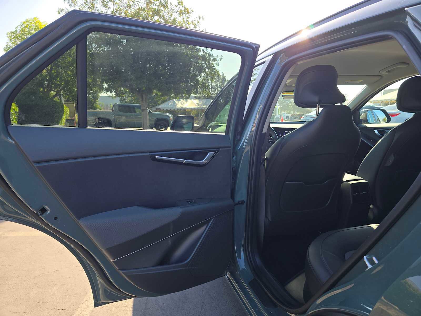 Used 2023 Kia Niro EX image 17