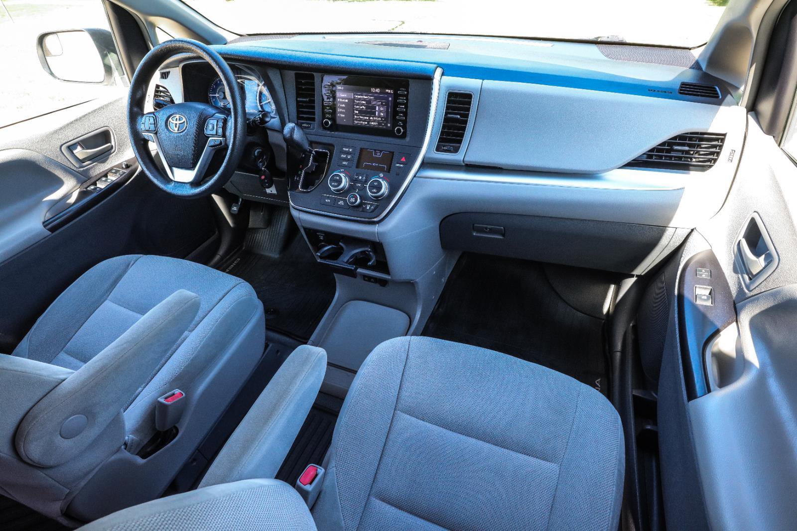 Used 2019 Toyota Sienna L FWD image 27