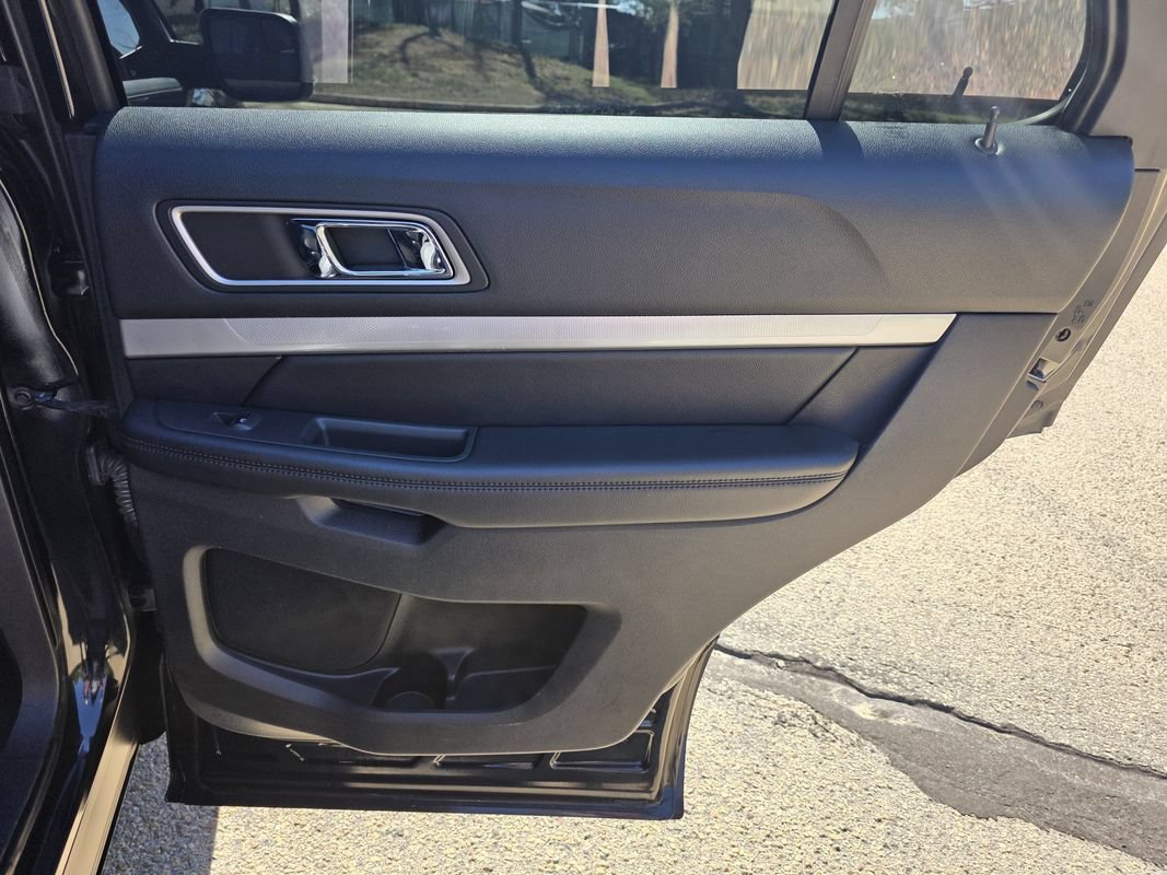 Used 2016 Ford Explorer XLT w/ Equipment Group 202A AWD/4WD image 22