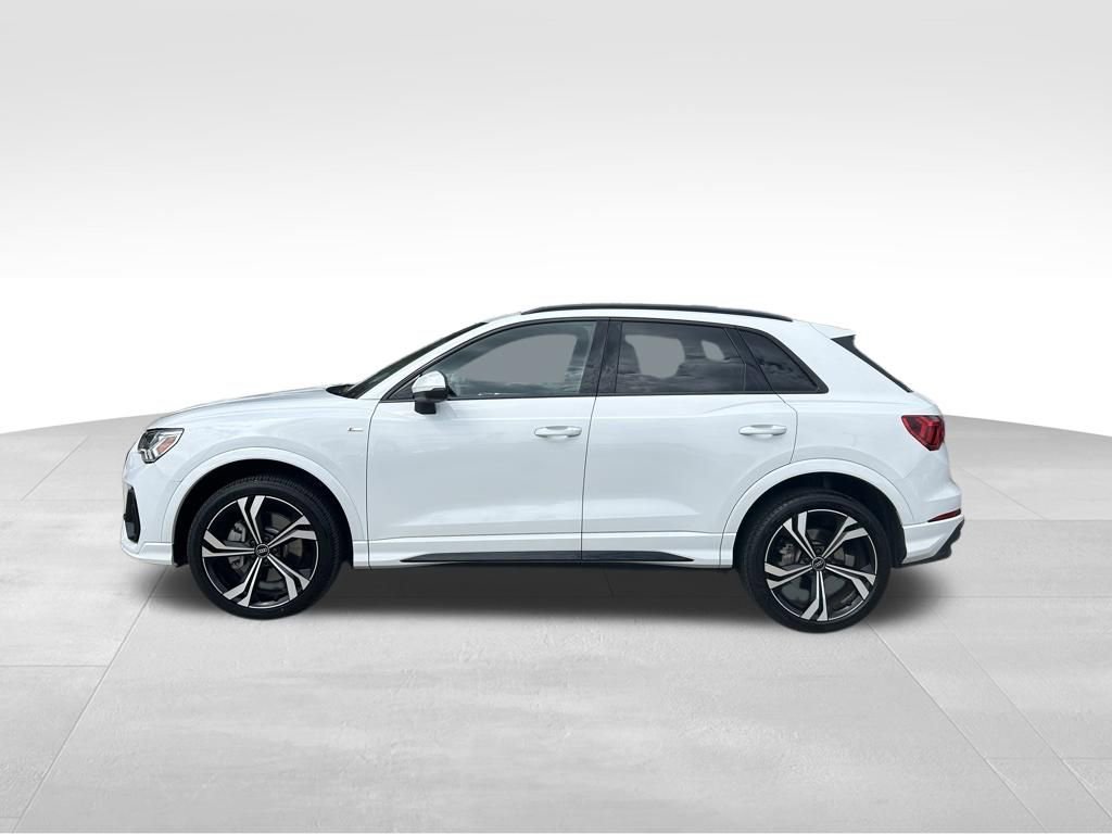 Used 2023 Audi Q3 2.0T Premium Plus w/ Premium Plus Package image 2