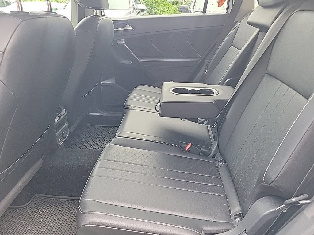 Used 2022 Volkswagen Tiguan SE AWD/4WD image 28