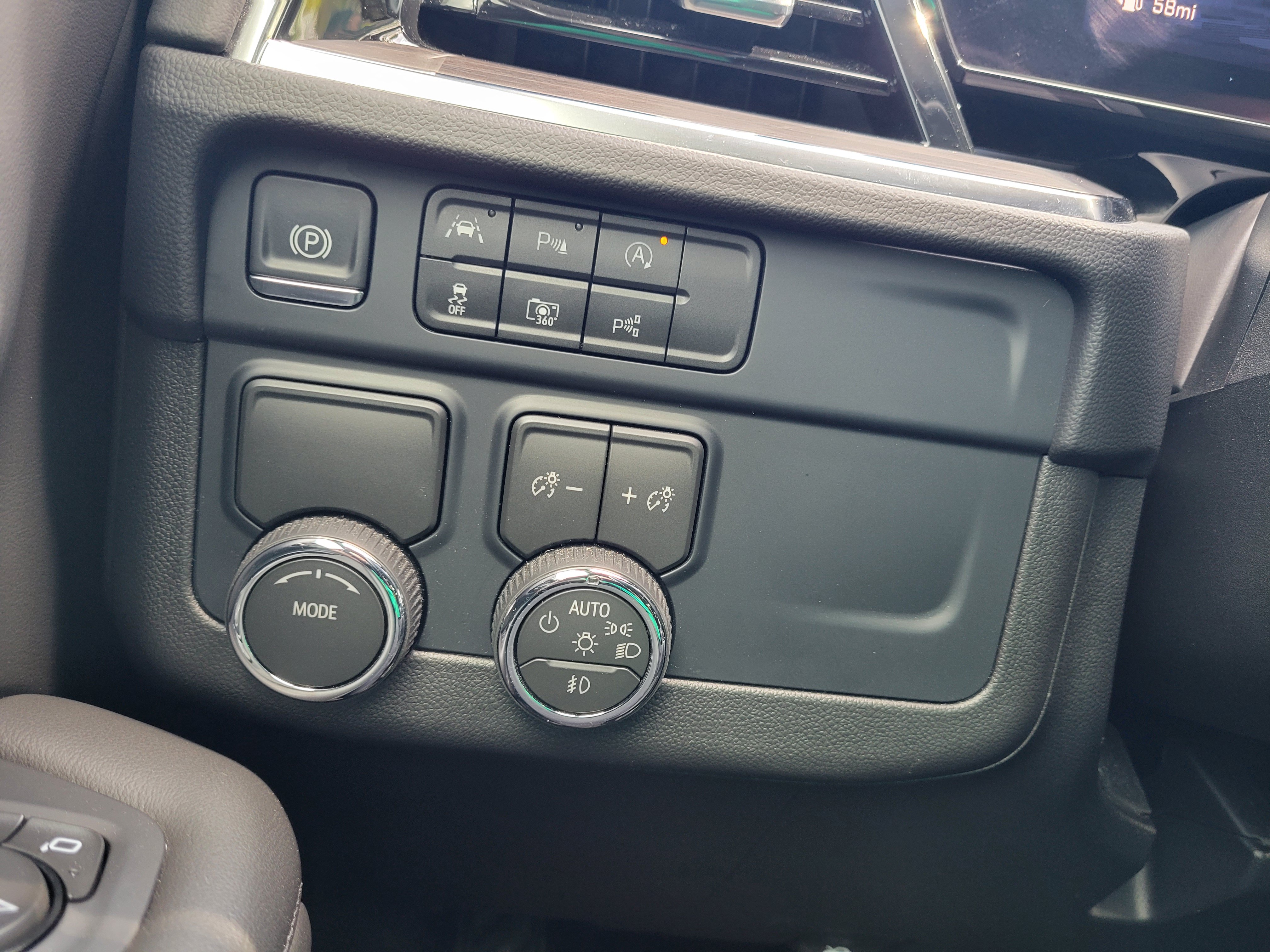 Used 2026 Chevrolet Suburban LT w/ Comfort Package RWD image 19