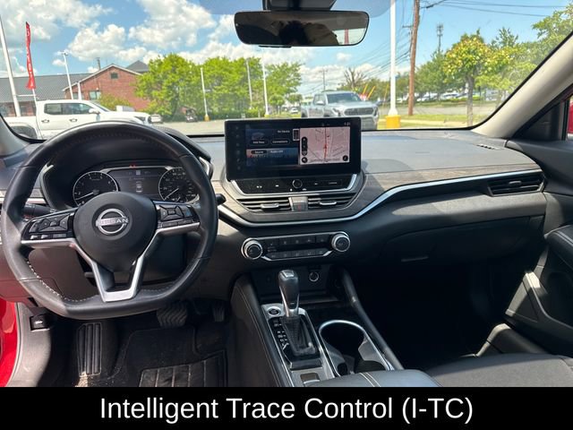 Used 2024 Nissan Altima 2.5 SV w/ SV Premium Package AWD/4WD image 16