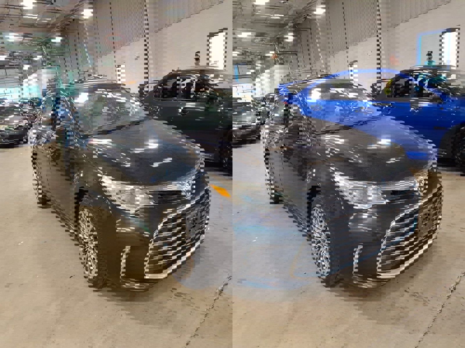 Used 2016 Toyota Avalon Limited image 2