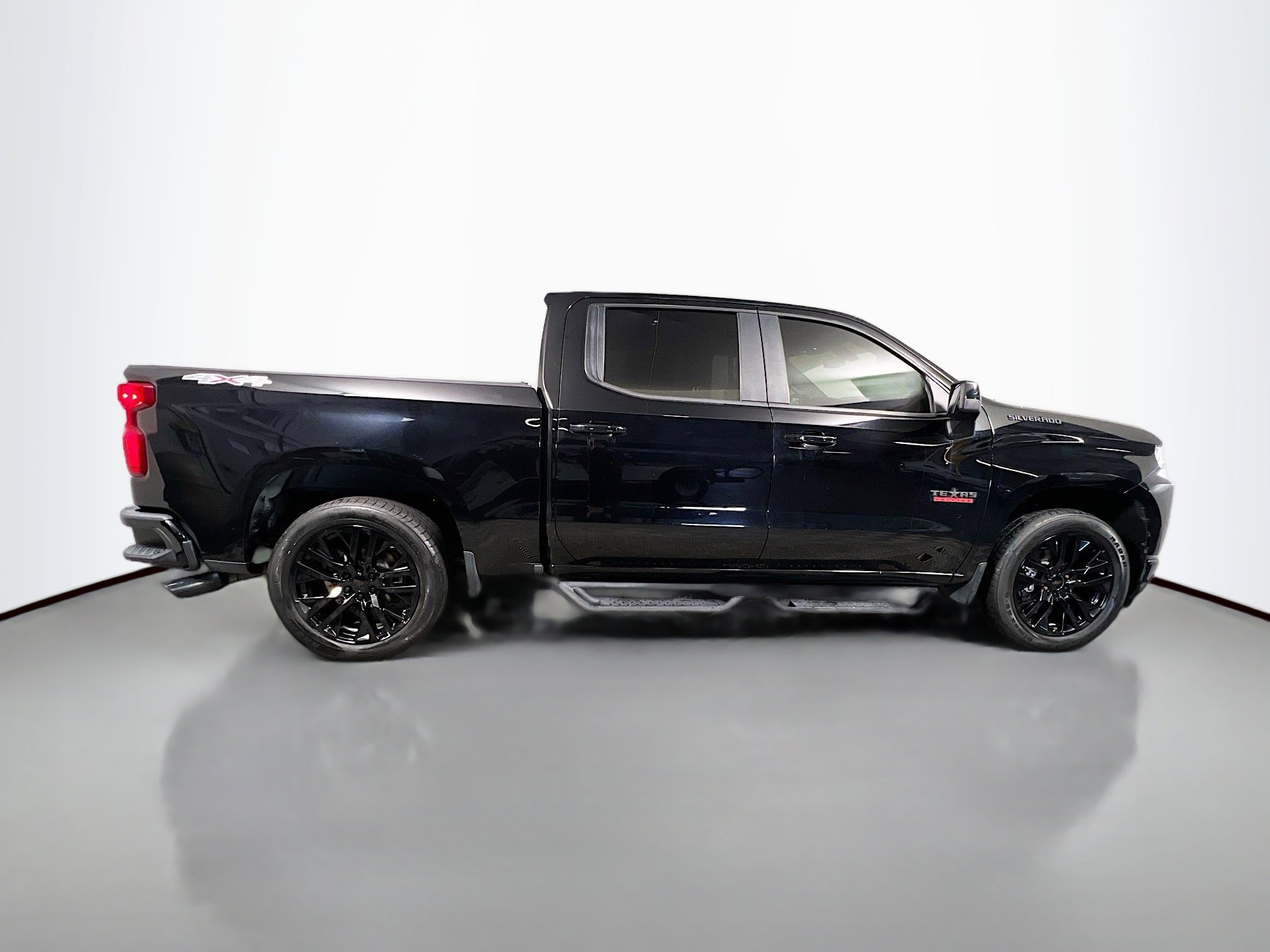 Used 2020 Chevrolet Silverado 1500 RST w/ Texas Edition AWD/4WD image 3