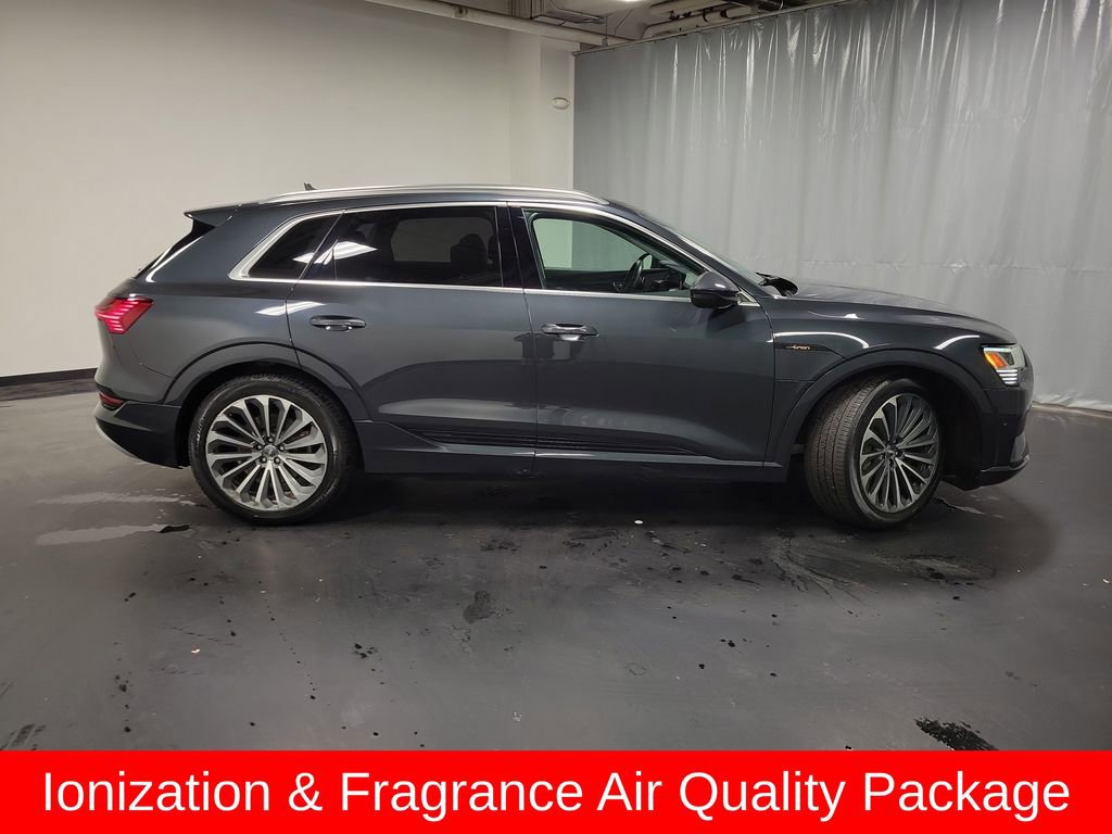 Used 2019 Audi e-tron Prestige w/ Prestige Package AWD/4WD image 10