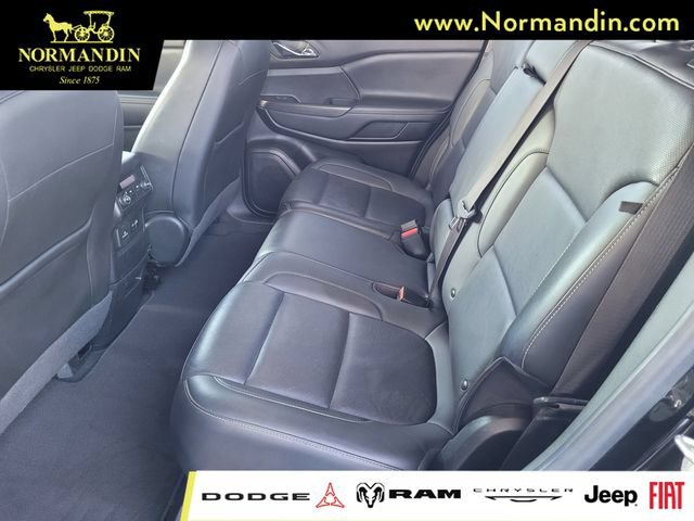 Used 2023 GMC Acadia SLT FWD image 17
