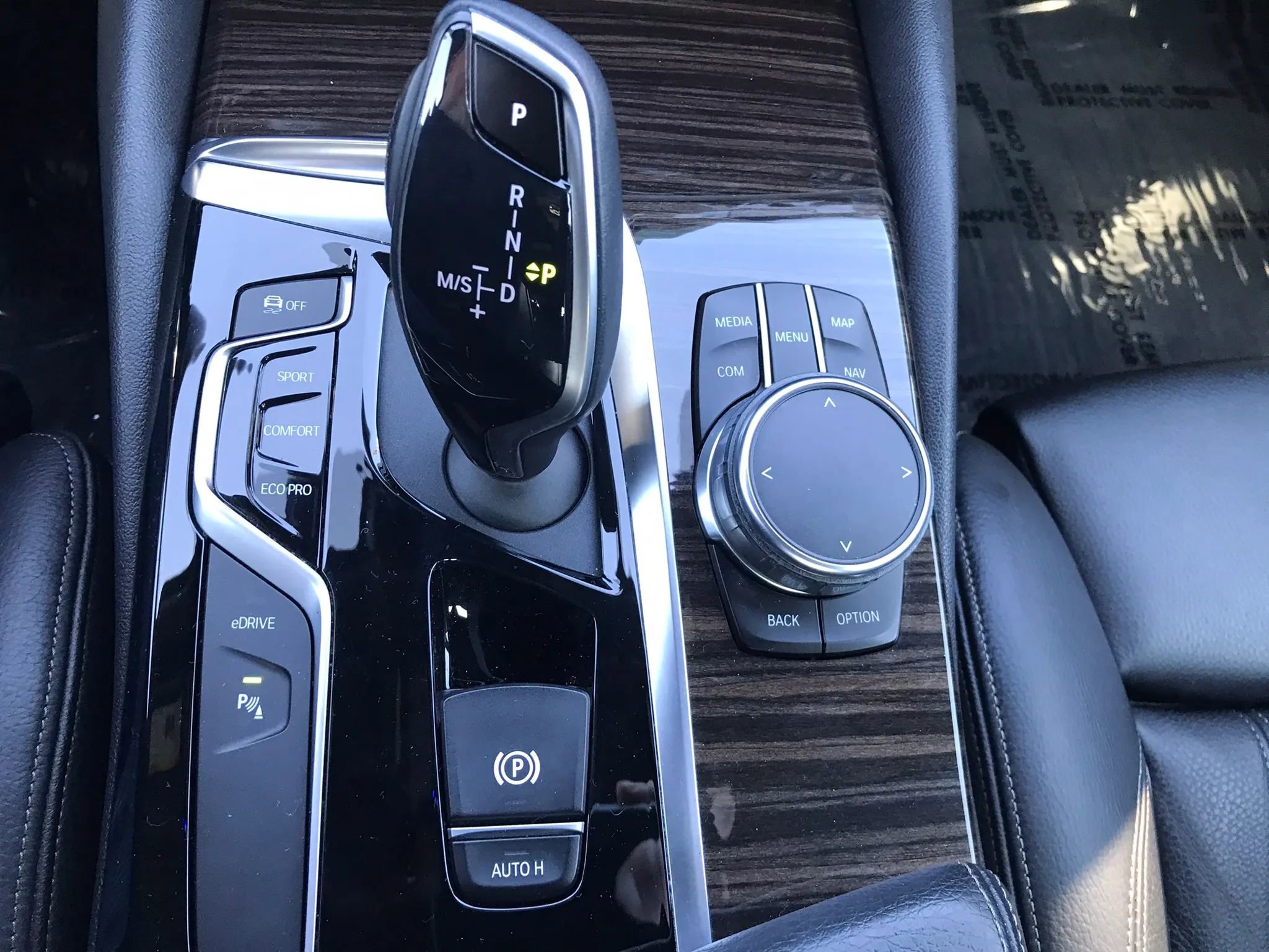 Used 2018 BMW 530e xDrive w/ Premium Package 2 AWD/4WD image 29