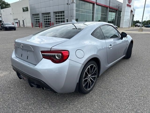 Used 2017 Toyota 86 RWD image 3