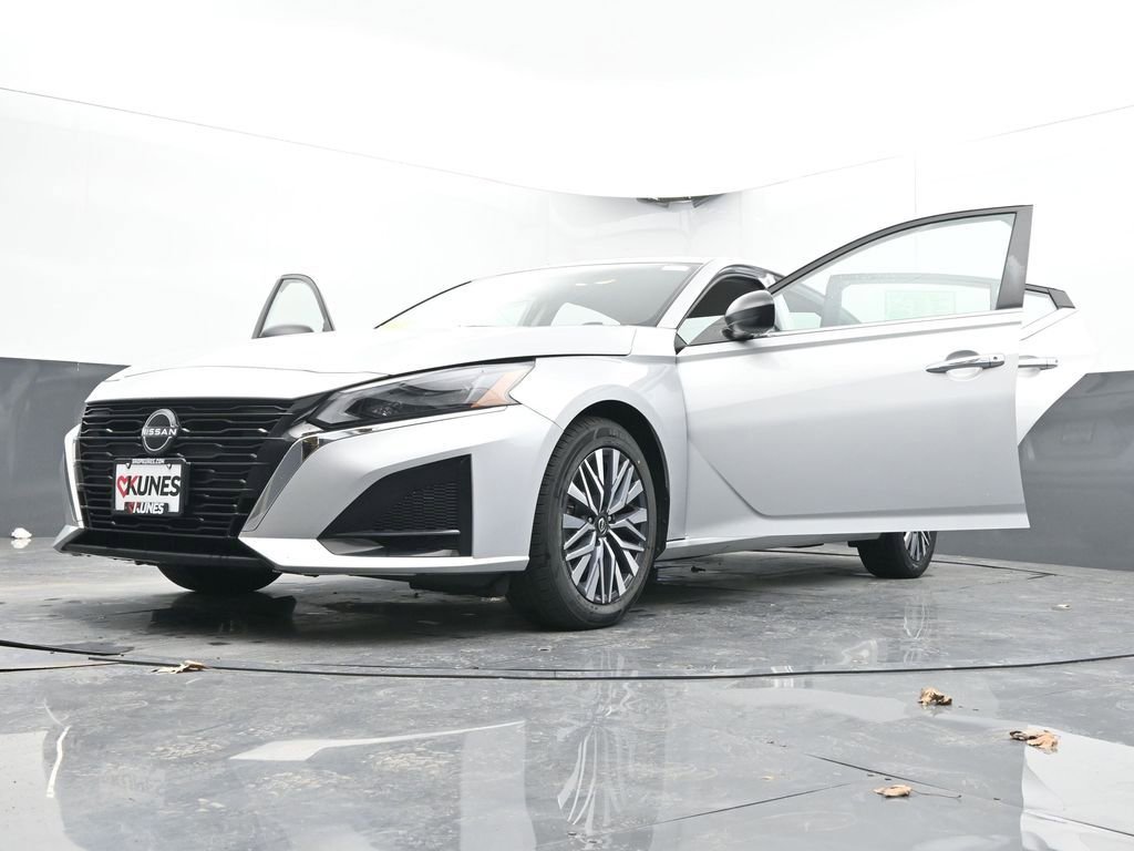Used 2024 Nissan Altima 2.5 SV FWD image 63
