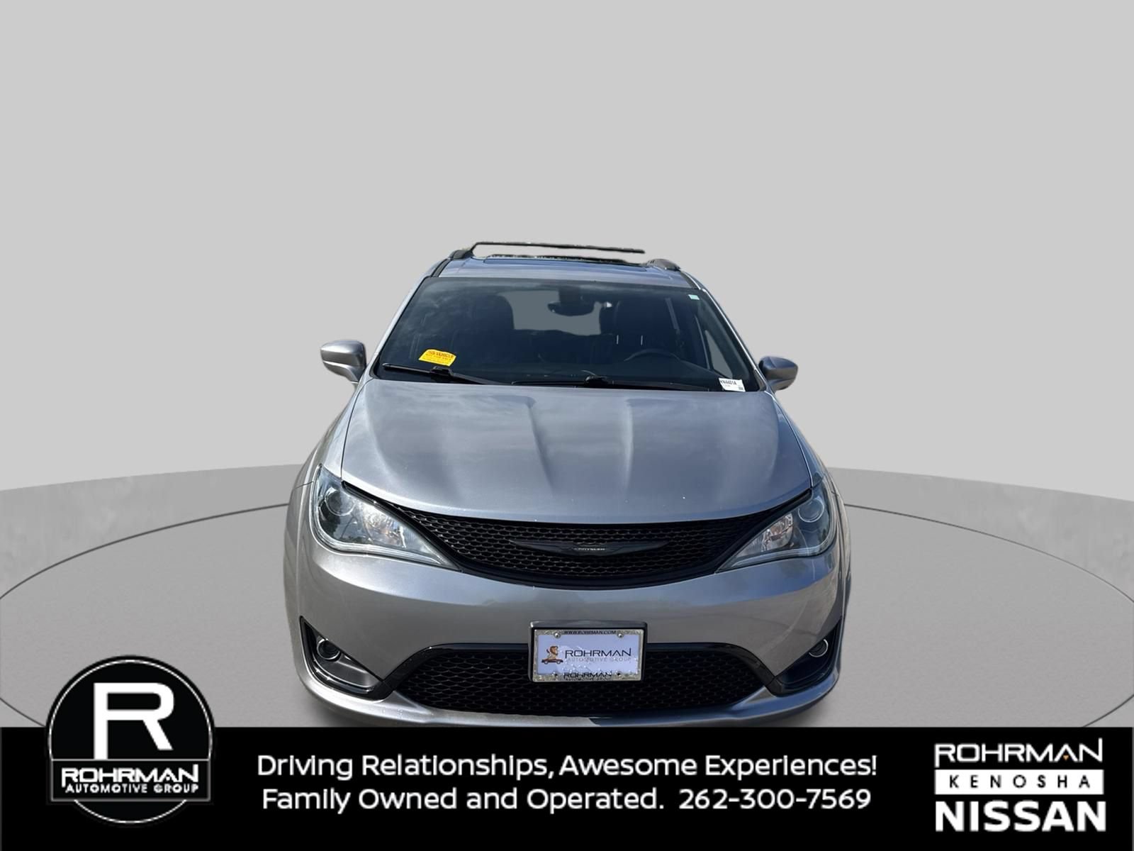 Used 2018 Chrysler Pacifica Touring-L Plus FWD image 2