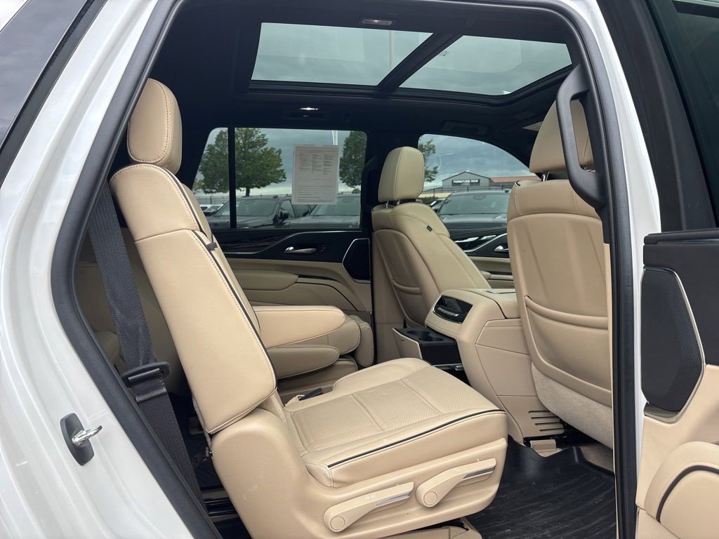 Certified 2022 Cadillac Escalade Premium Luxury AWD/4WD image 21