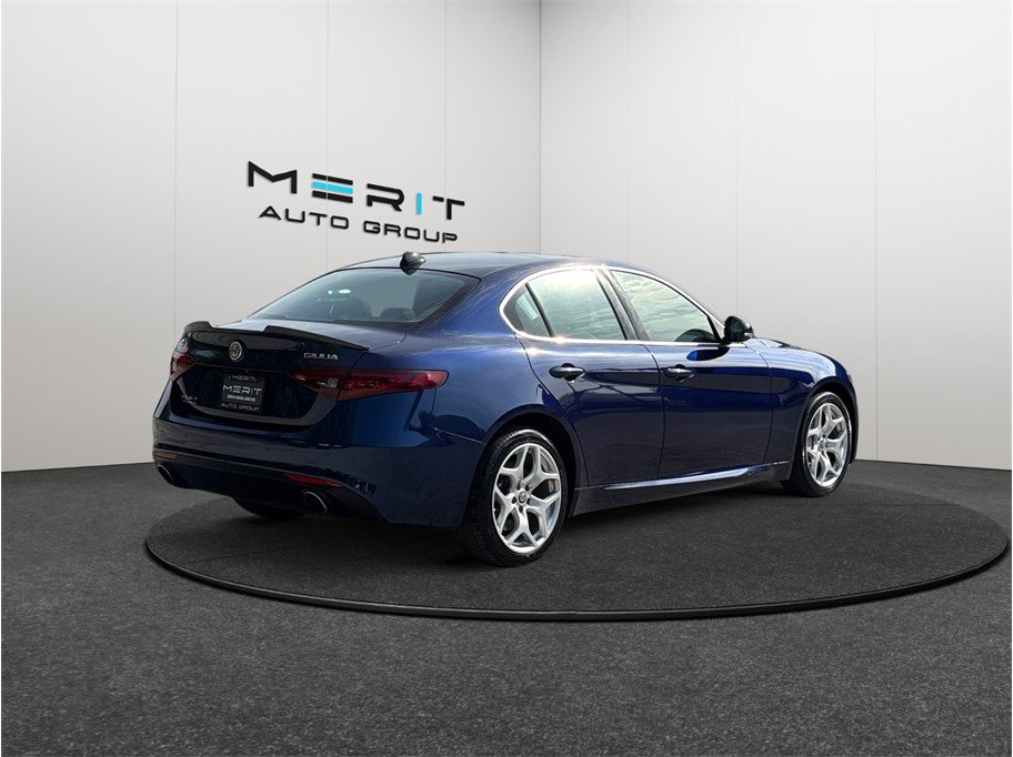 Used 2020 Alfa Romeo Giulia Ti w/ Active Blind Spot Package AWD/4WD image 9