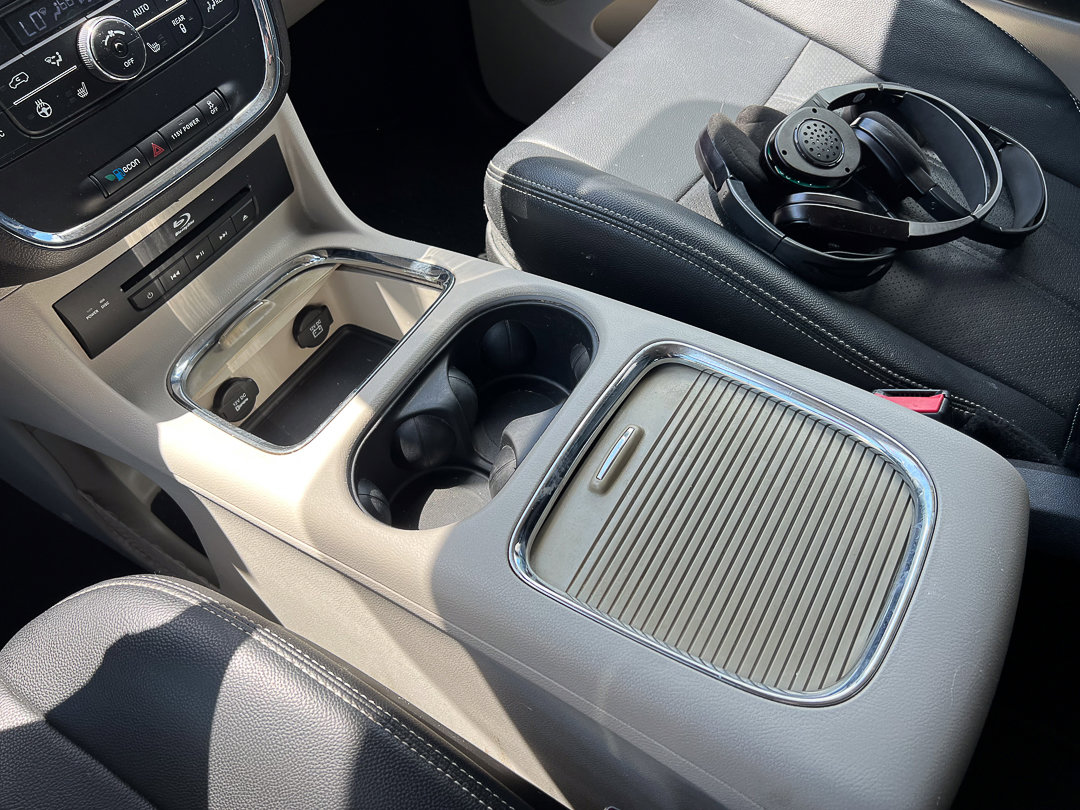 Used 2013 Chrysler Town & Country Touring-L w/ Driver Convenience Group FWD image 26
