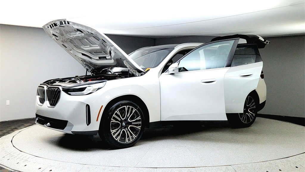 Used 2025 BMW X3 xDrive30i w/ Premium Package image 3