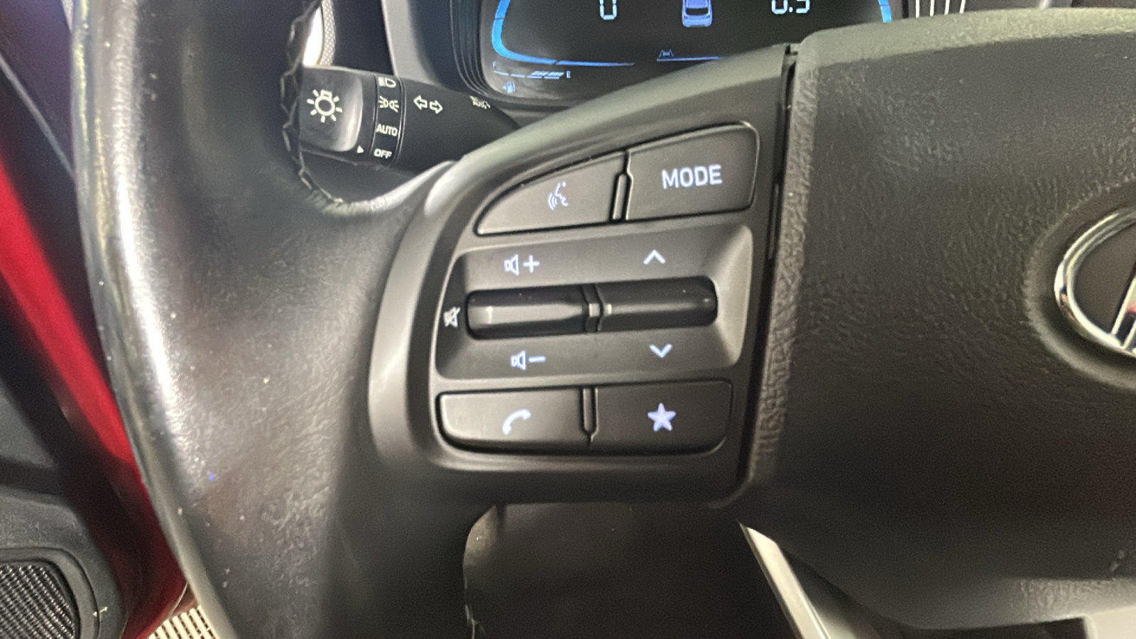 Certified 2024 Hyundai Venue SEL FWD image 20