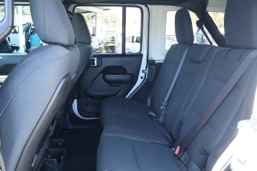 Certified 2025 Jeep Wrangler Unlimited Rubicon AWD/4WD image 33