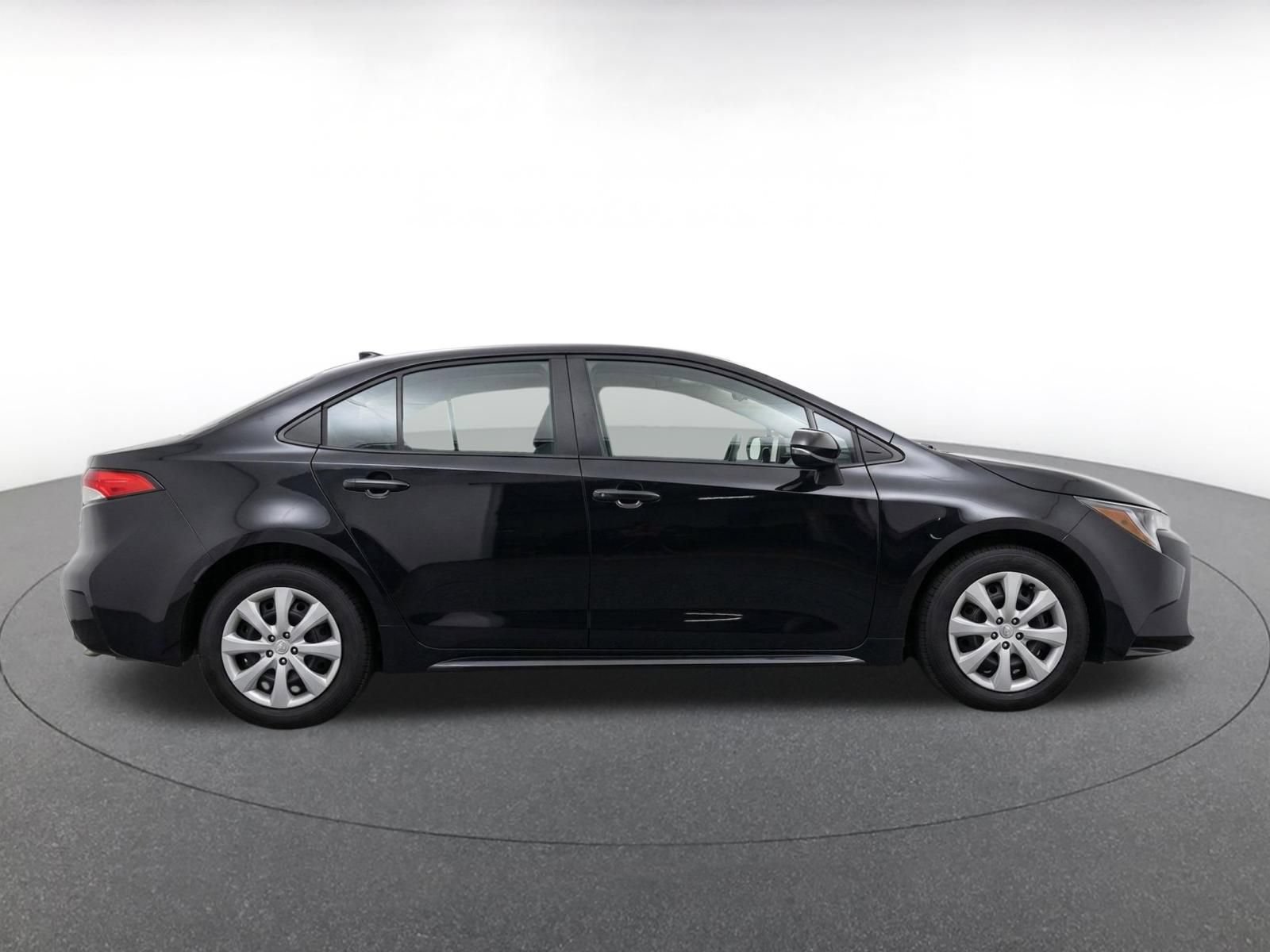 Used 2025 Toyota Corolla LE FWD image 10