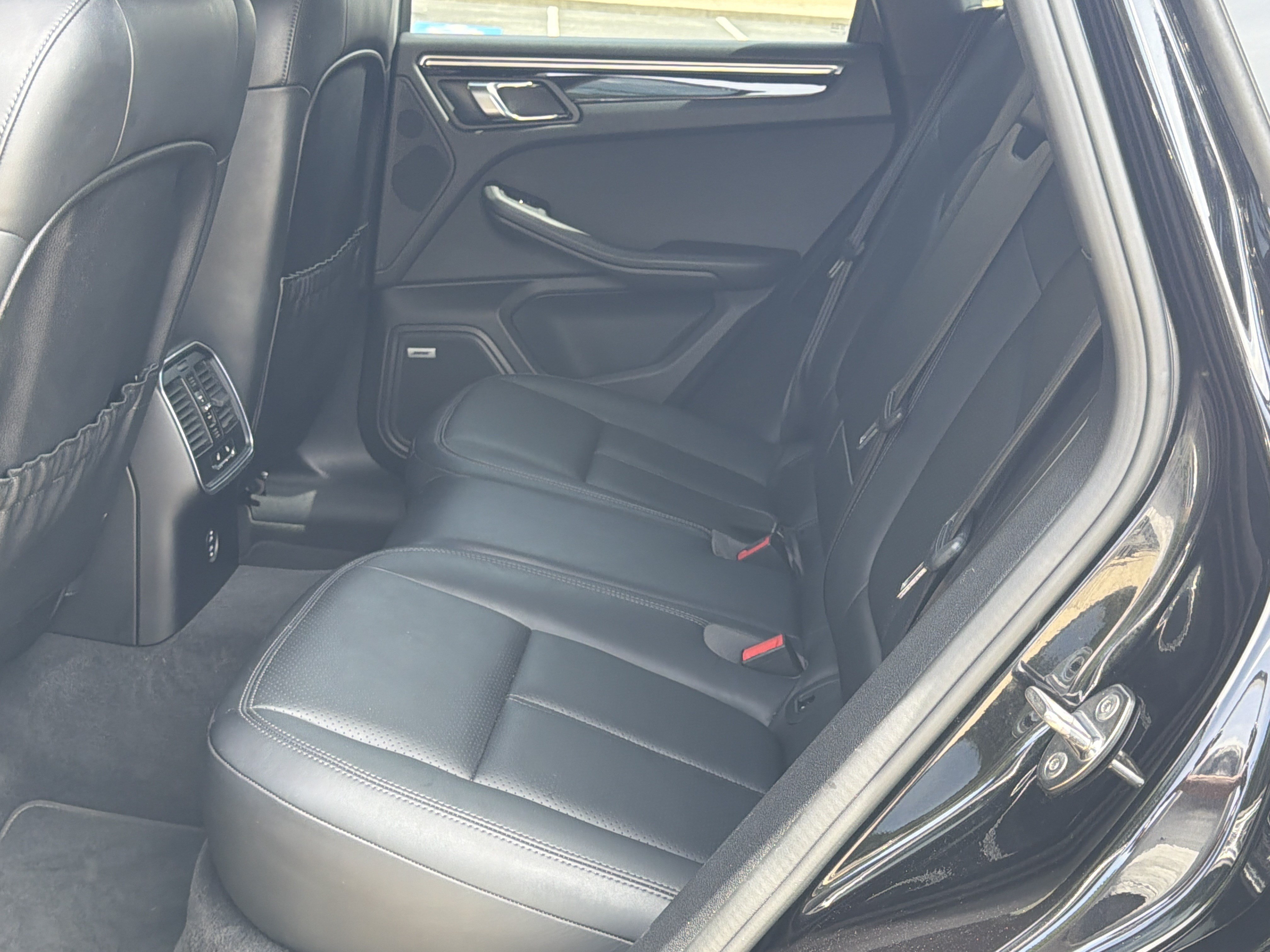 Used 2020 Porsche Macan AWD/4WD image 22