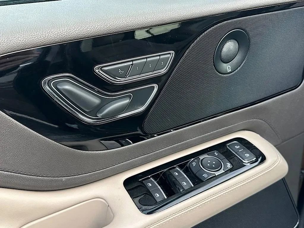 Used 2022 Lincoln Aviator Reserve w/ Equipment Group 201A image 15