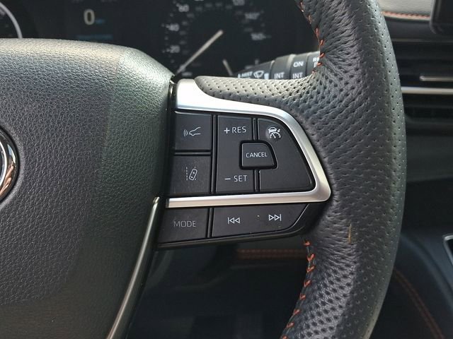 Used 2023 Toyota Sienna XSE FWD image 22