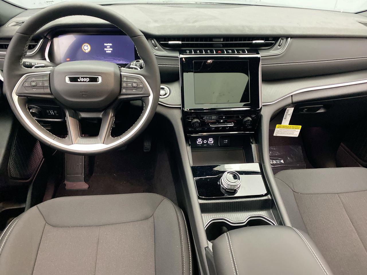 New 2025 Jeep Grand Cherokee Laredo X w/ Luxury Tech Group I AWD/4WD image 15