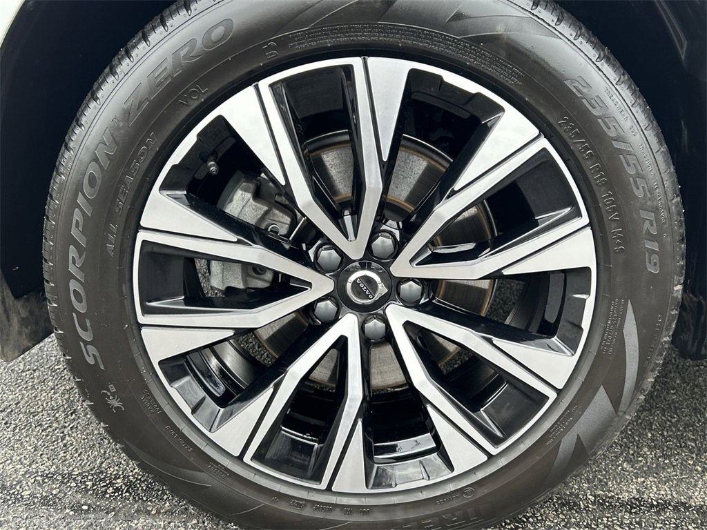 Certified 2023 Volvo XC60 B5 Plus w/ Climate Package image 10