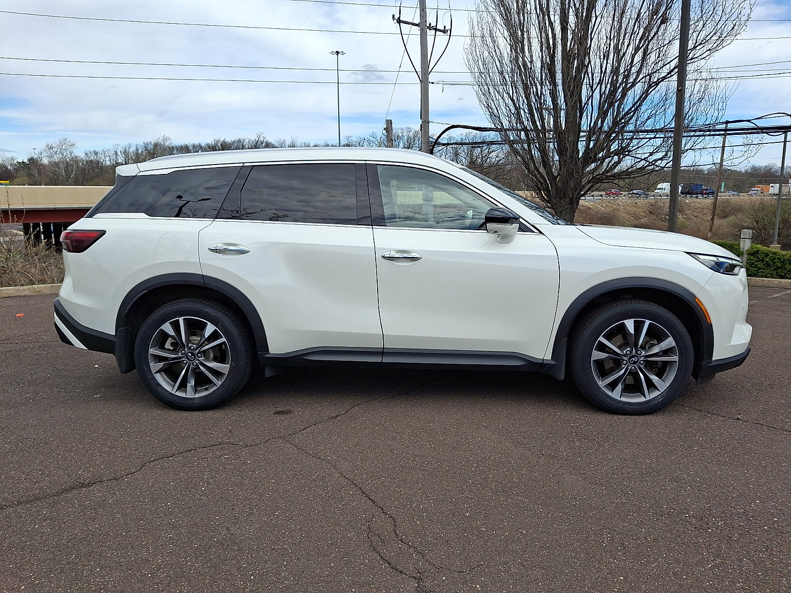 Certified 2023 INFINITI QX60 Luxe w/ Cargo Package AWD/4WD image 7