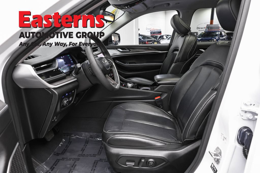 Used 2023 Jeep Grand Cherokee 4WD 4xe image 14