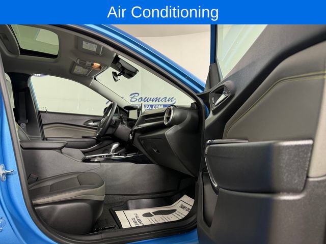 Used 2025 Chevrolet Trax ACTIV w/ Sunroof Package FWD image 16