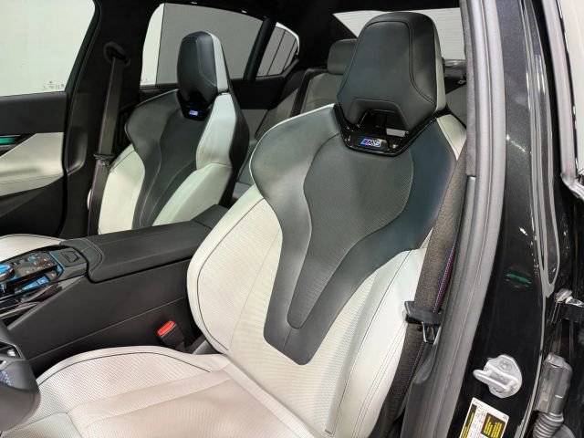 Used 2025 BMW M5 w/ Executive Package image 24