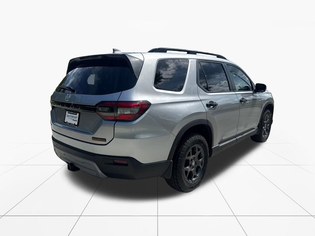 Used 2025 Honda Pilot TrailSport image 8