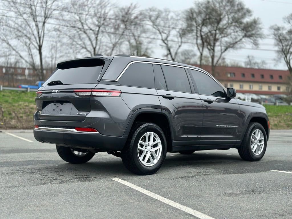 Used 2024 Jeep Grand Cherokee Laredo X image 6