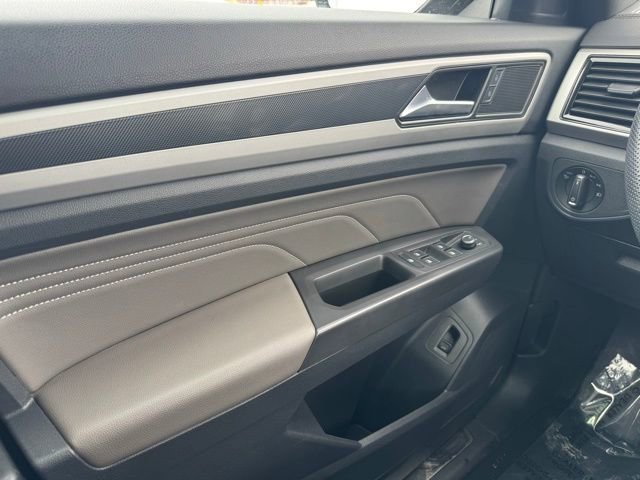 Used 2022 Volkswagen Atlas Cross Sport SEL R-Line AWD/4WD image 33