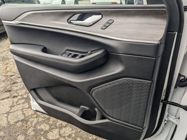 New 2025 Jeep Grand Cherokee Limited w/ Black Appearance Package image 19