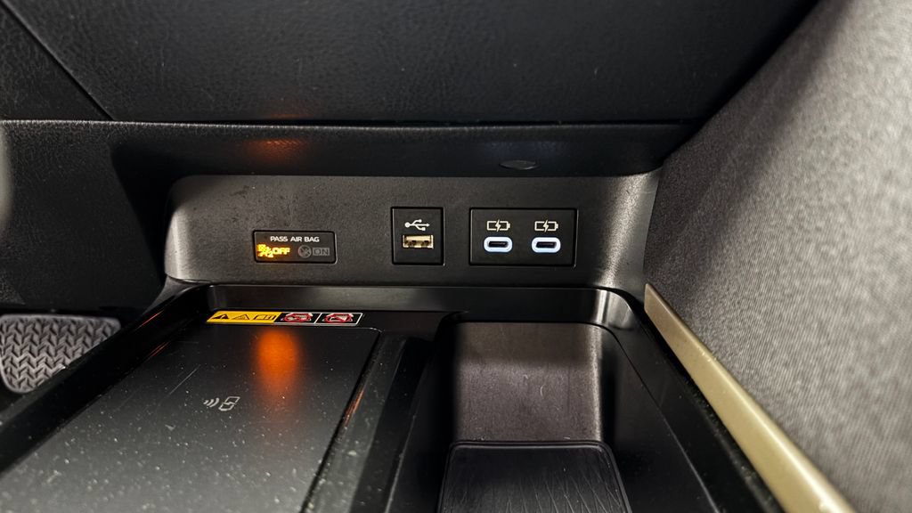 Used 2025 Toyota Camry LE FWD image 25