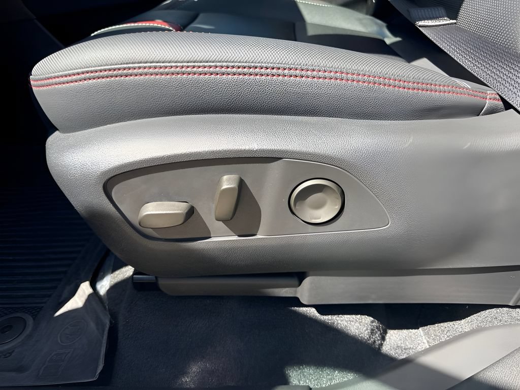 Used 2024 Chevrolet Traverse RS w/ LPO, Floor Liner Package AWD/4WD image 10