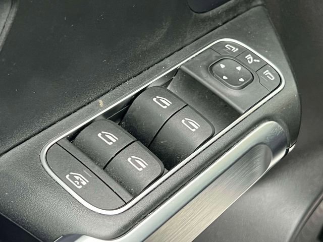 Used 2021 Mercedes-Benz GLB 250 4MATIC image 19