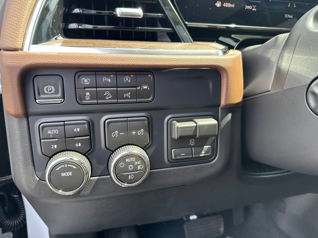 New 2026 Chevrolet Suburban High Country w/ Sun And Tow Package AWD/4WD image 32