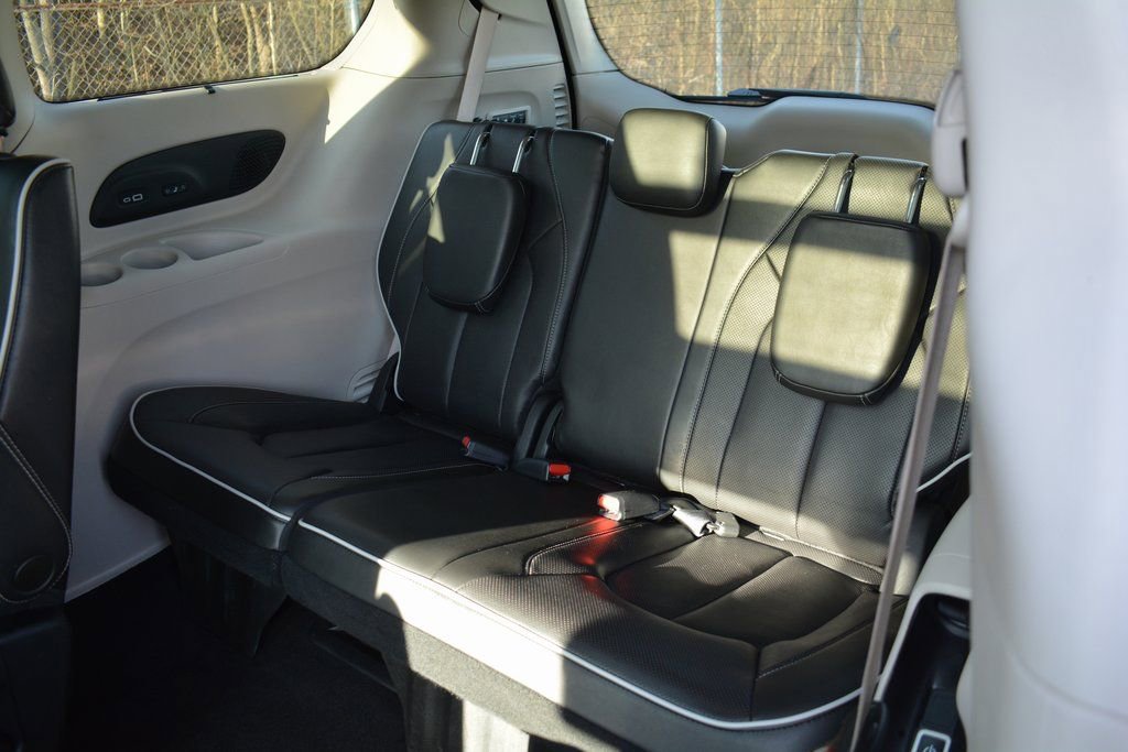 Used 2022 Chrysler Pacifica Limited image 22