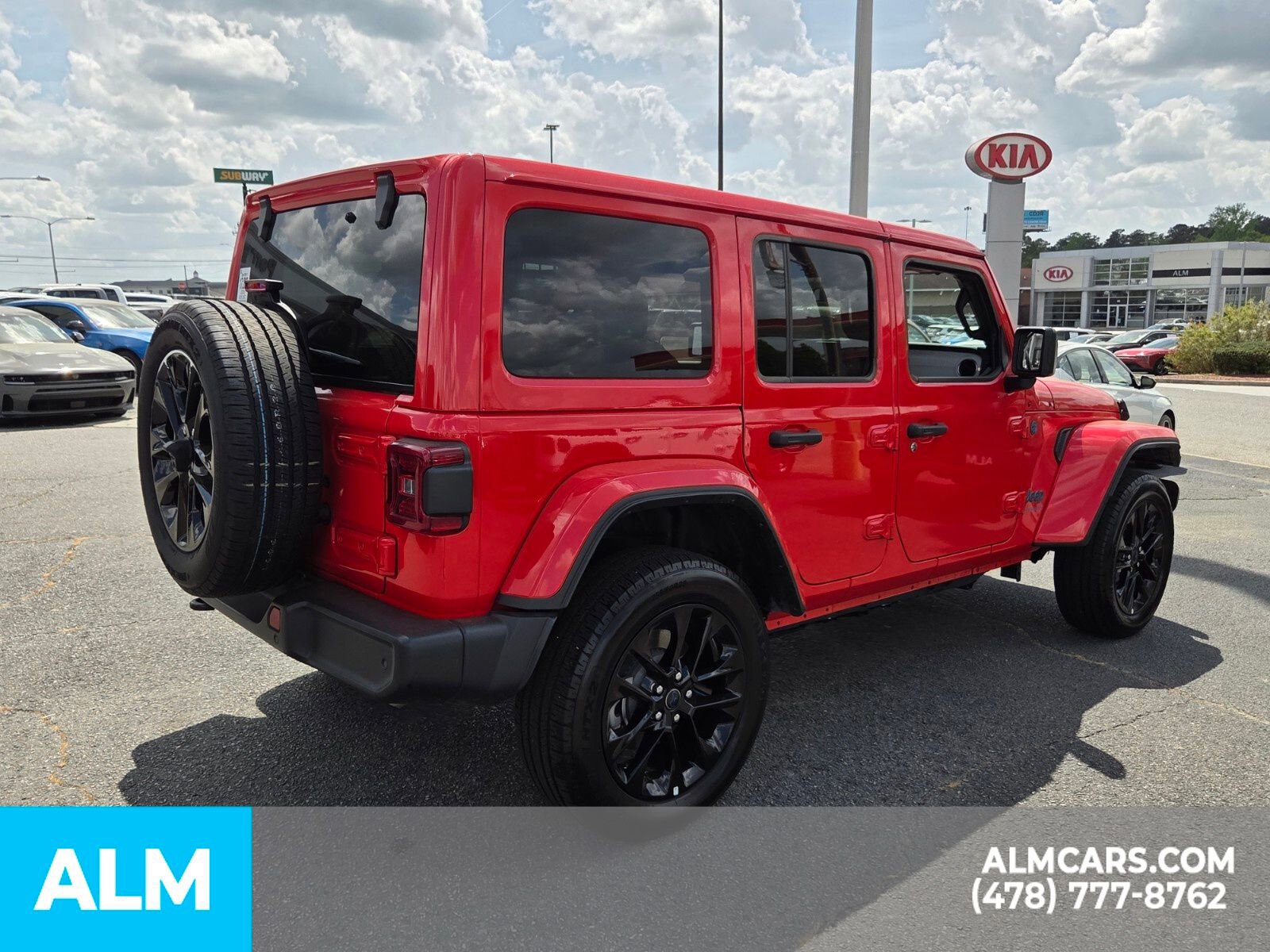 Used 2025 Jeep Wrangler Unlimited Sahara w/ Safety Group image 11