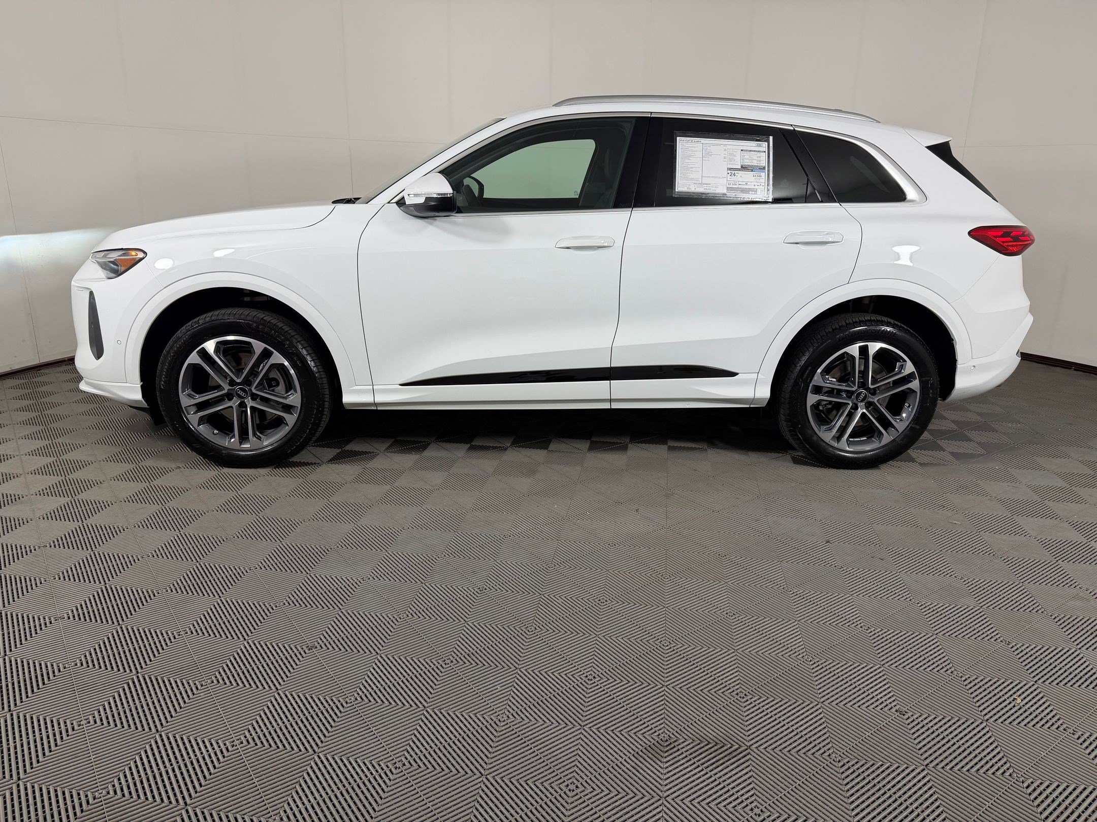 New 2026 Audi Q5 Premium AWD/4WD image 2
