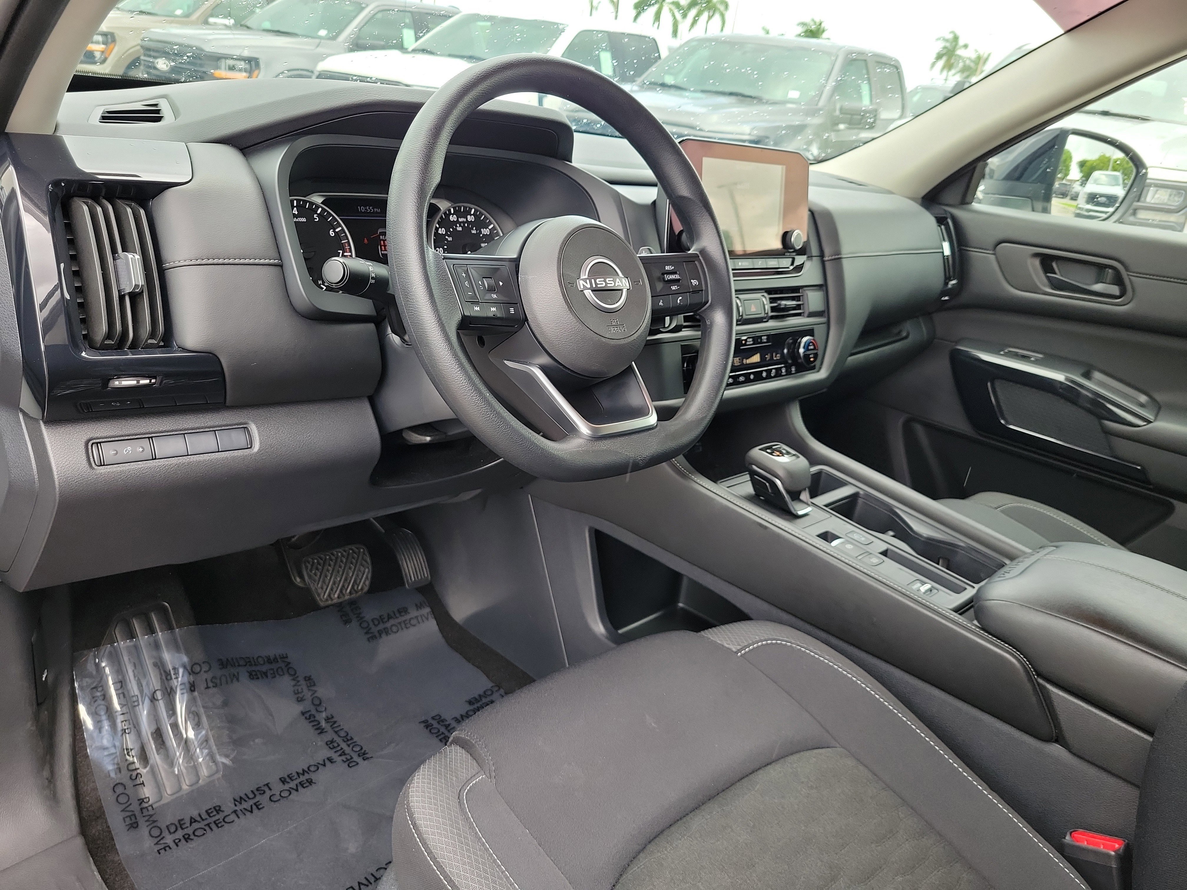 Used 2024 Nissan Pathfinder S FWD image 9
