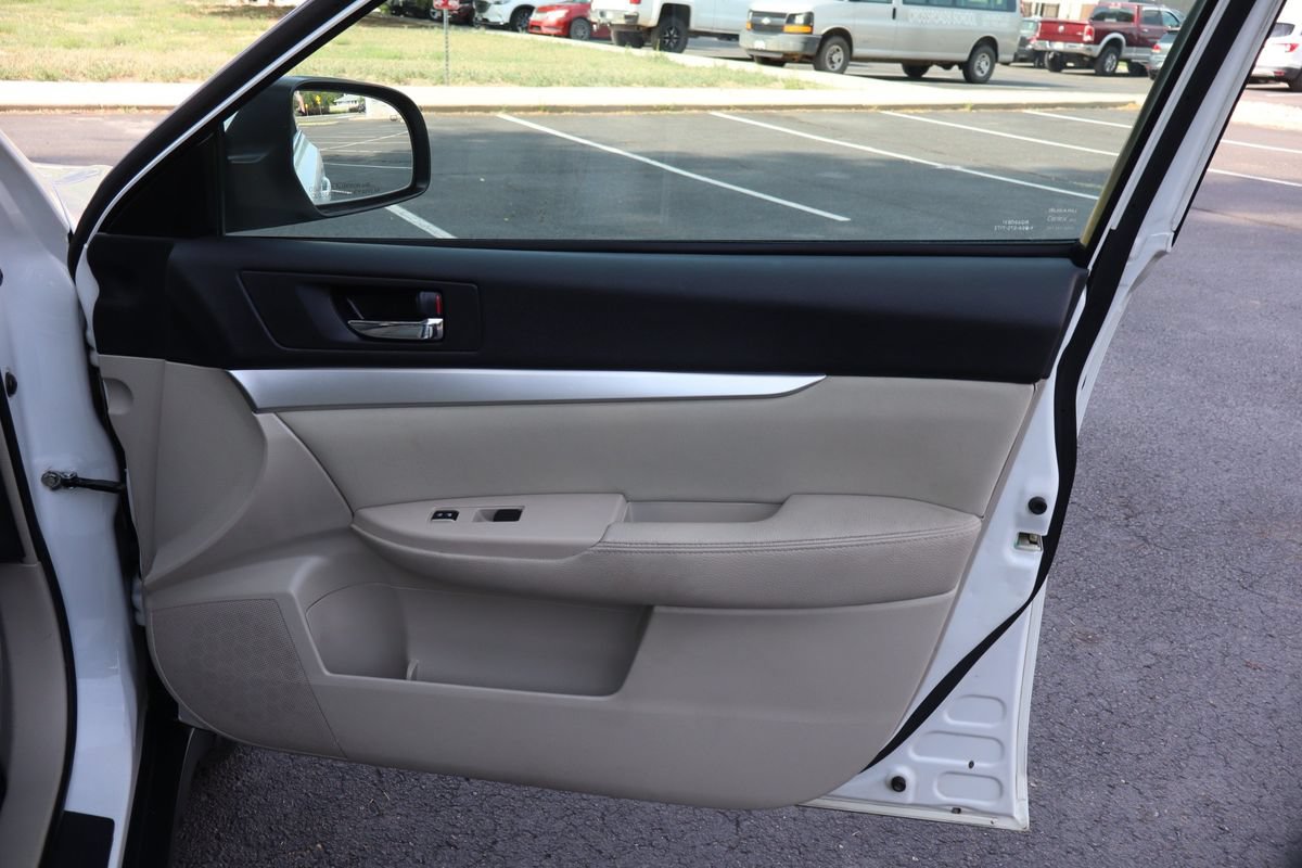 Used 2010 Subaru Outback 2.5i Premium AWD/4WD image 26