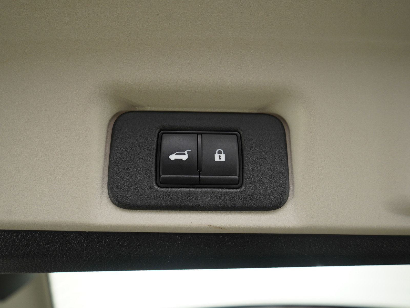 Used 2024 Nissan Ariya AWD image 11