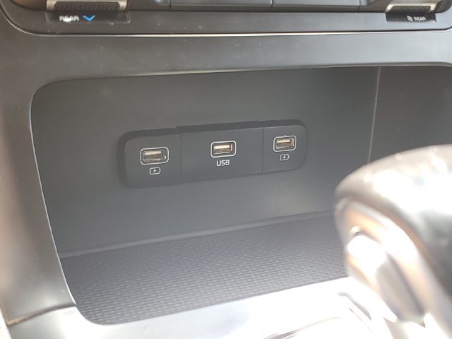 Used 2022 Kia Carnival LX FWD image 30