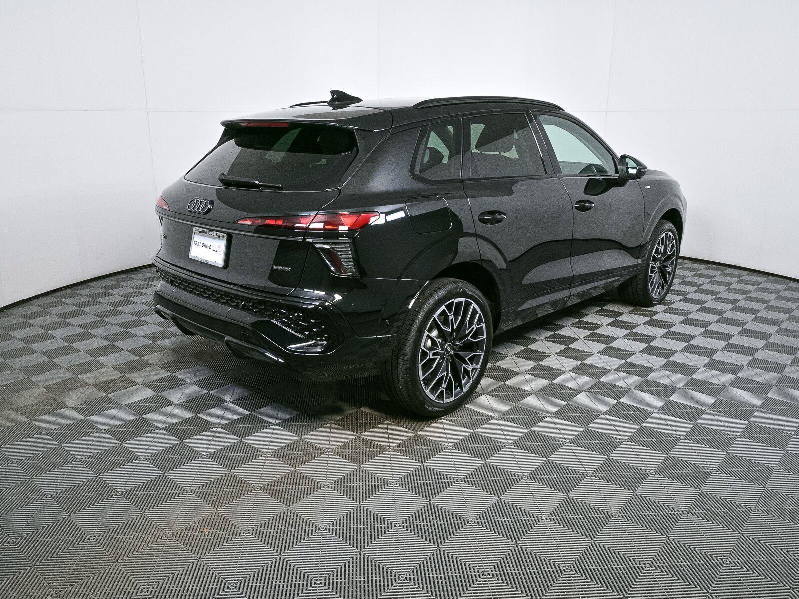 New 2026 Audi Q3 quattro 2.0T AWD/4WD image 3